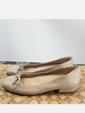 Cream Ballet Flats Naturalizer Size 8W